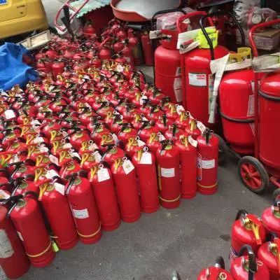 #厉害了大爷-长沙大爷嫌挡道卖光19个灭火器
