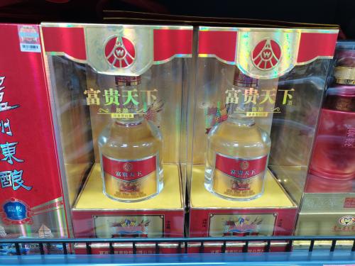 五 粮 液 通常情况下,公司的产品销售渠道会遵循相应市场策略和规范